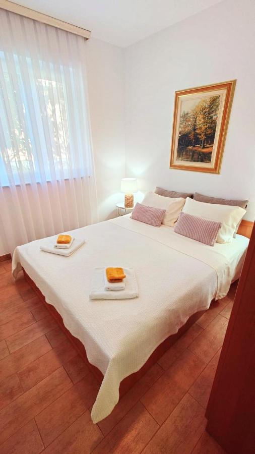Apartments Lola Rovinj Exterior photo