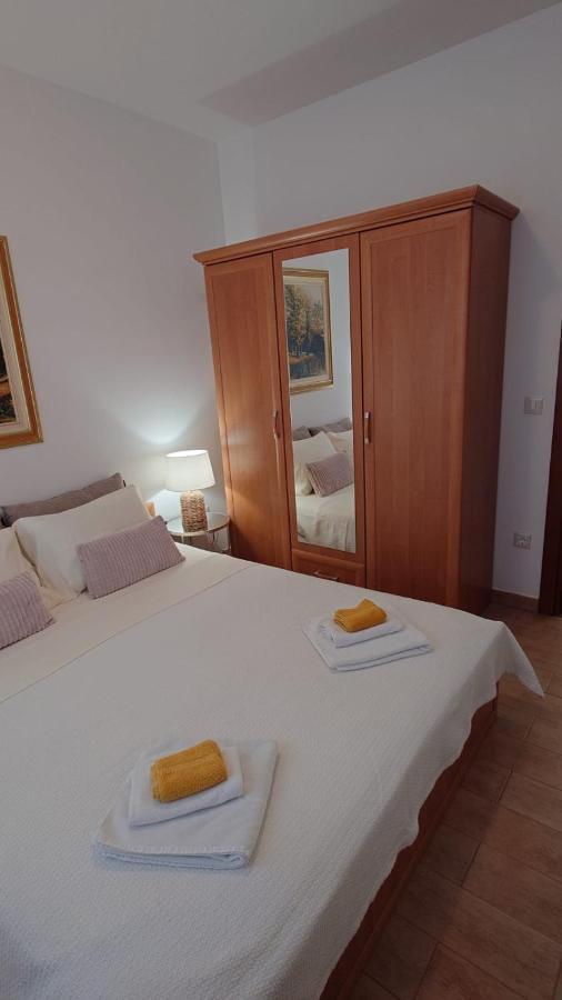 Apartments Lola Rovinj Exterior photo