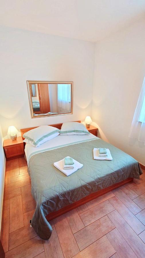 Apartments Lola Rovinj Exterior photo