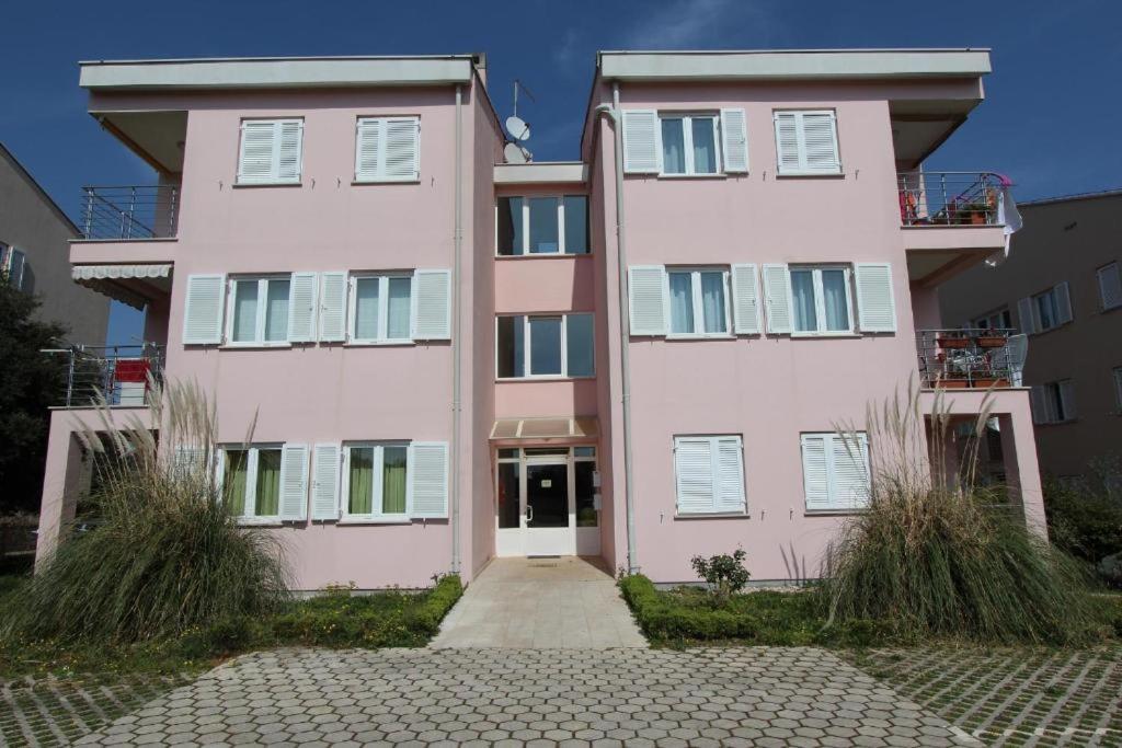 Apartments Lola Rovinj Exterior photo